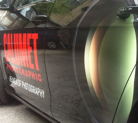 Branding eines Firmenwagens mit hochwertiger Folierung im Digitaldruck