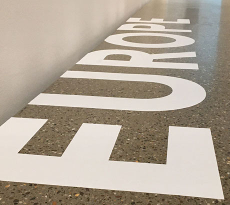  Hochwertige Fußbodenbeschriftung für eine Ausstellung im Museum