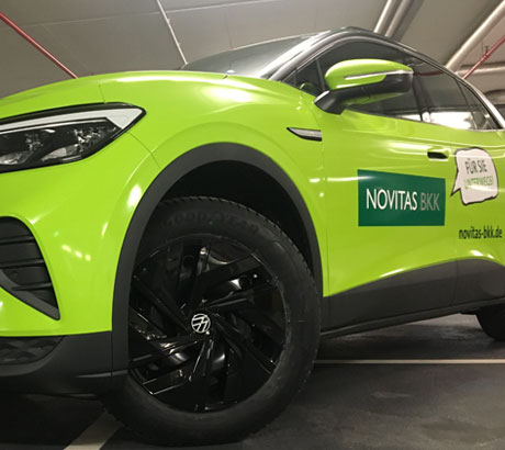 Vollfolierung eines Autos mit Markenbranding