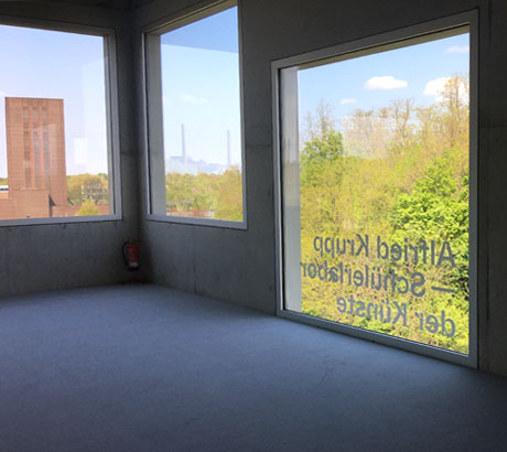 Corporate Branding durch Gebäudebeschriftung - Schülerlabor Essen