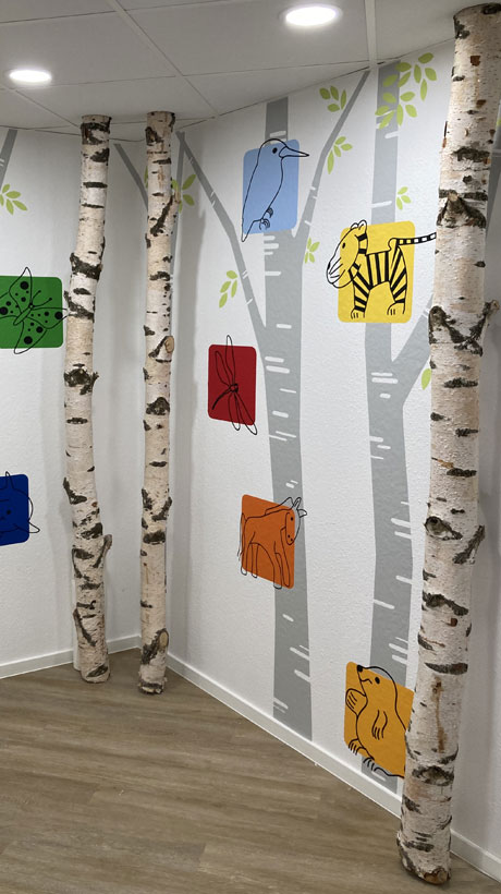 Fröhliche Wandgestaltung im Eingangsbereich der Villa Mobile in Essen