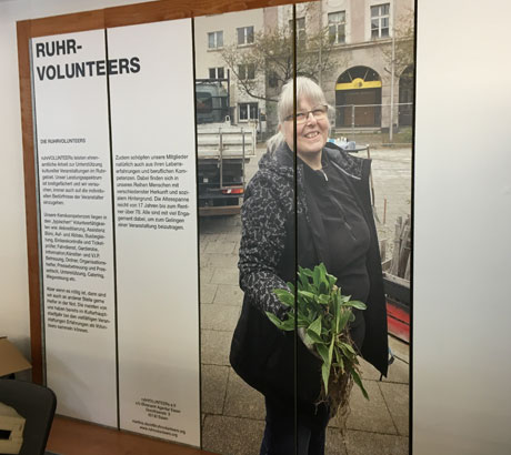 Ausstellungsbeschriftung mit Foliengrafiken auf Infotafeln in einer Sonderausstellung