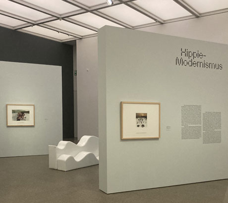 Hochwertige Folienbeschriftung für eine Kunstausstellung