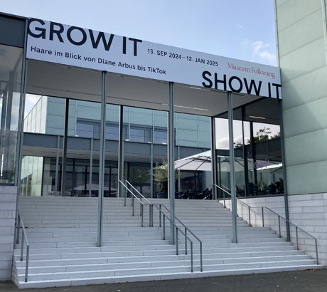 Großflächiges Aussenbanner als wetterfeste Außenwerbung für ein Museum