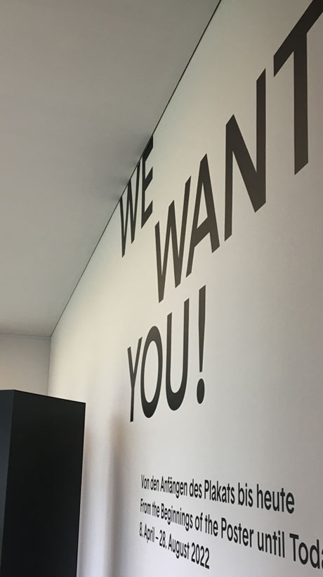 Detail Folienplott in einer Museumsausstellung