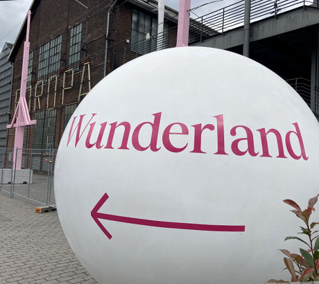 Folierung einer Kugel im Aussenbereich der Ruhrtriennale