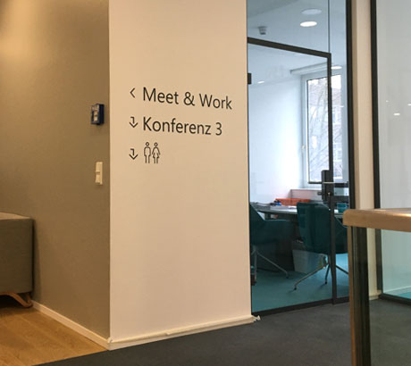 Informationsdesign und Leitsystem für ein Büro